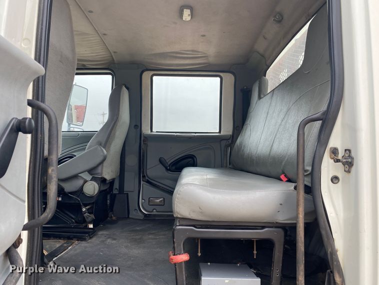 image for item DN8089 2004 International Navistar 7400  Crew Cab flatbed truck