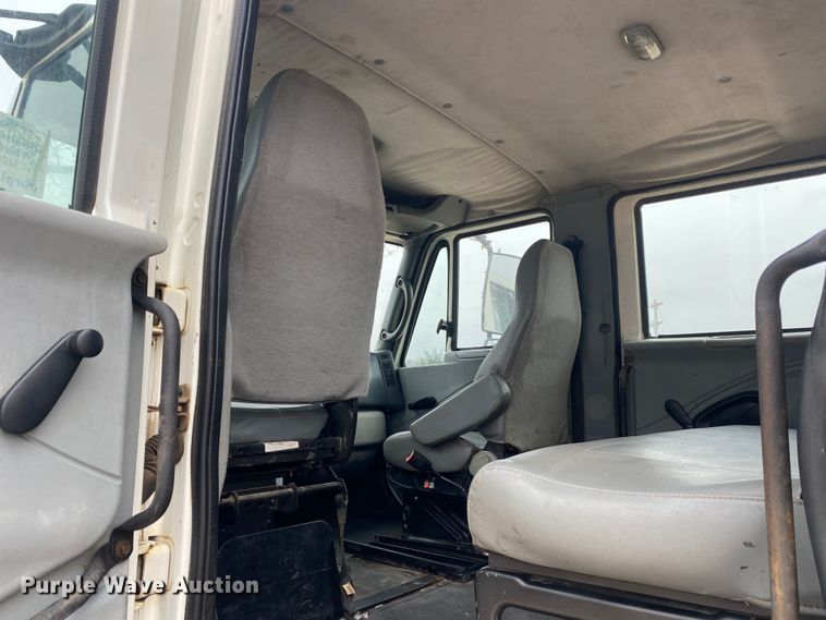 image for item DN8089 2004 International Navistar 7400  Crew Cab flatbed truck