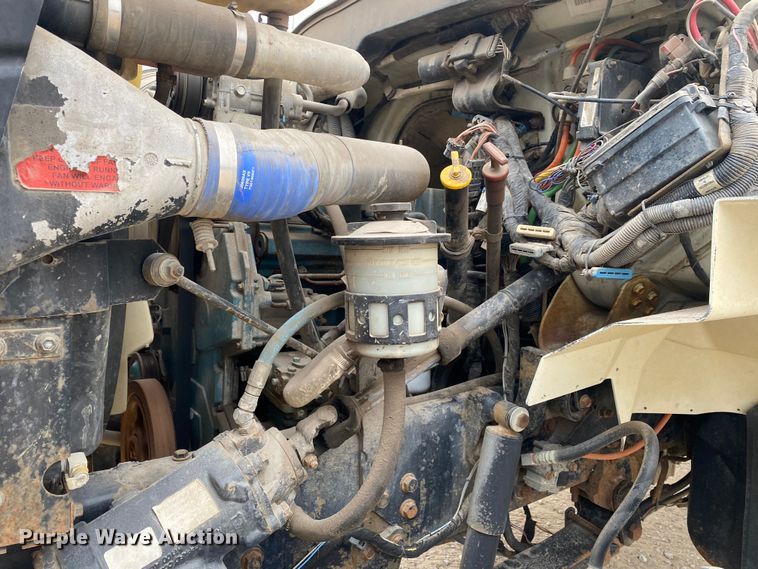 image for item DN8089 2004 International Navistar 7400  Crew Cab flatbed truck