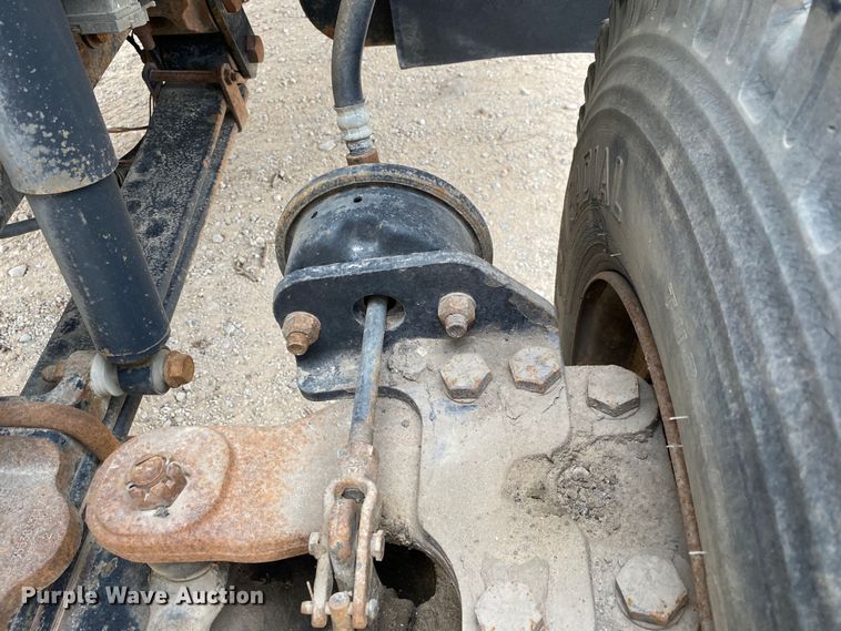 image for item DN8089 2004 International Navistar 7400  Crew Cab flatbed truck