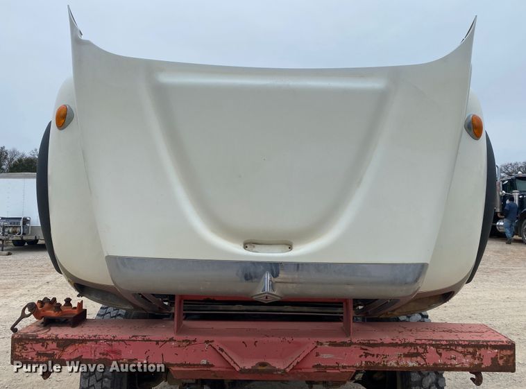 image for item DN8089 2004 International Navistar 7400  Crew Cab flatbed truck