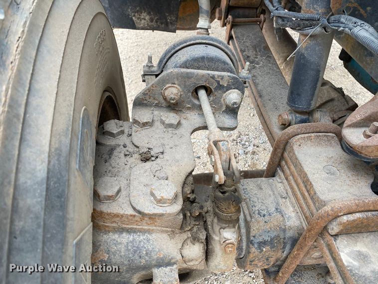 image for item DN8089 2004 International Navistar 7400  Crew Cab flatbed truck