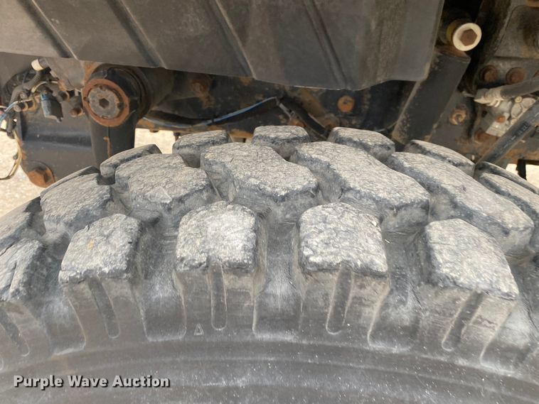 image for item DN8089 2004 International Navistar 7400  Crew Cab flatbed truck