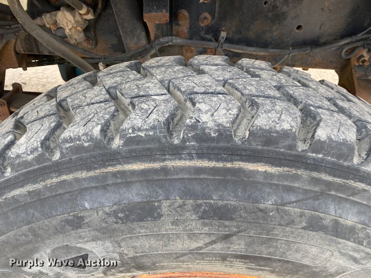 image for item DN8089 2004 International Navistar 7400  Crew Cab flatbed truck