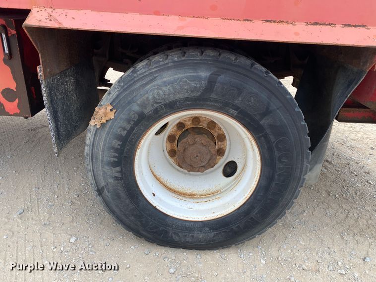 image for item DN8089 2004 International Navistar 7400  Crew Cab flatbed truck