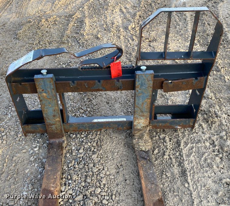 48"L skid steer forks in Tulsa, OK Item DN8098 sold Purple Wave