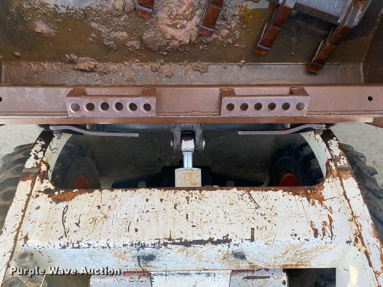 image for item DN8101 1993 Bobcat 743B  skid steer loader