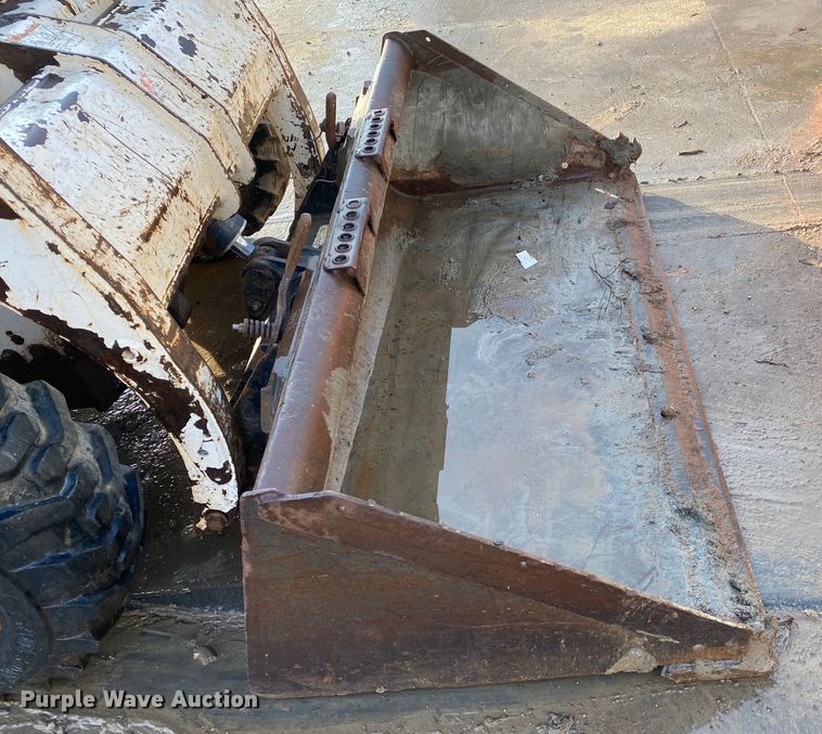 image for item DN8102 1999 Bobcat 763B  skid steer loader