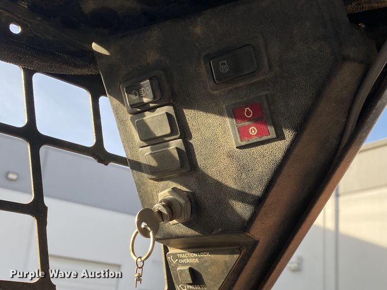 image for item DN8102 1999 Bobcat 763B  skid steer loader