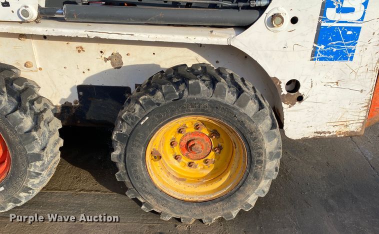 image for item DN8102 1999 Bobcat 763B  skid steer loader