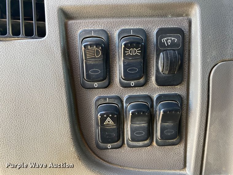 image for item DN8122 2015 Peterbilt 330  dump flatbed truck