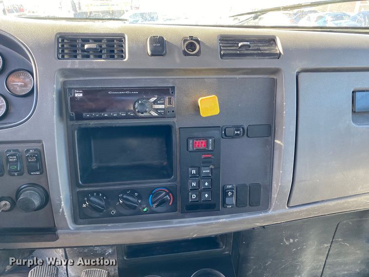 image for item DN8122 2015 Peterbilt 330  dump flatbed truck