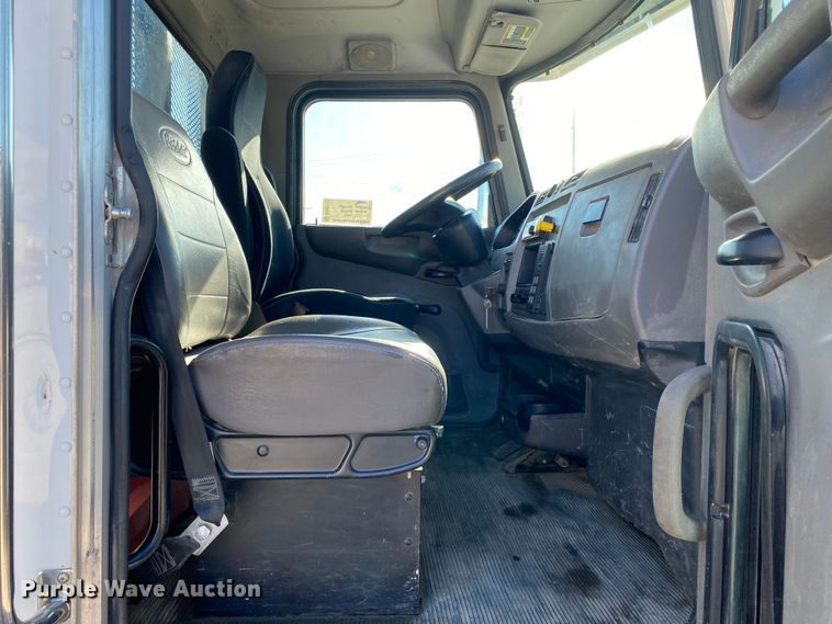 image for item DN8122 2015 Peterbilt 330  dump flatbed truck