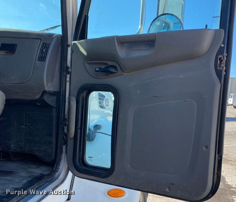 image for item DN8122 2015 Peterbilt 330  dump flatbed truck