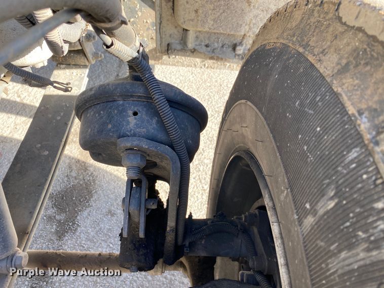 image for item DN8122 2015 Peterbilt 330  dump flatbed truck