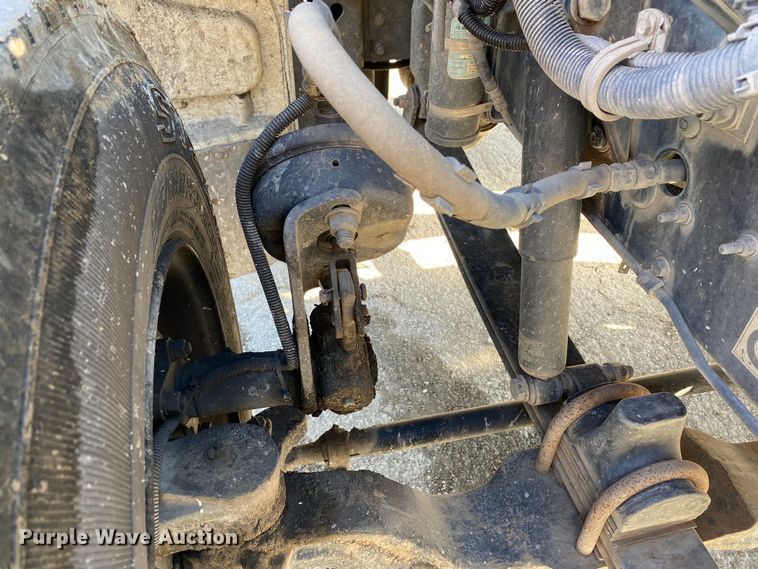 image for item DN8122 2015 Peterbilt 330  dump flatbed truck