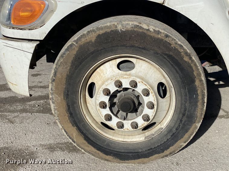 image for item DN8122 2015 Peterbilt 330  dump flatbed truck