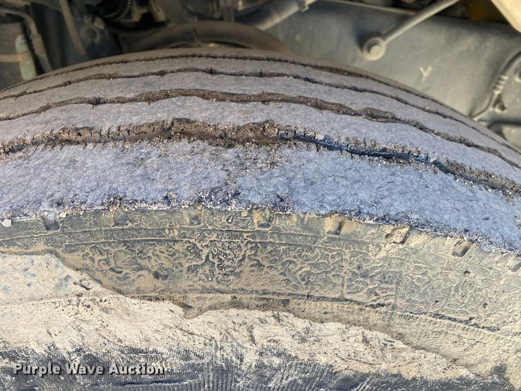 image for item DN8122 2015 Peterbilt 330  dump flatbed truck