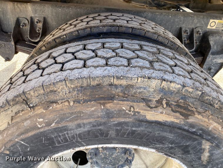 image for item DN8122 2015 Peterbilt 330  dump flatbed truck