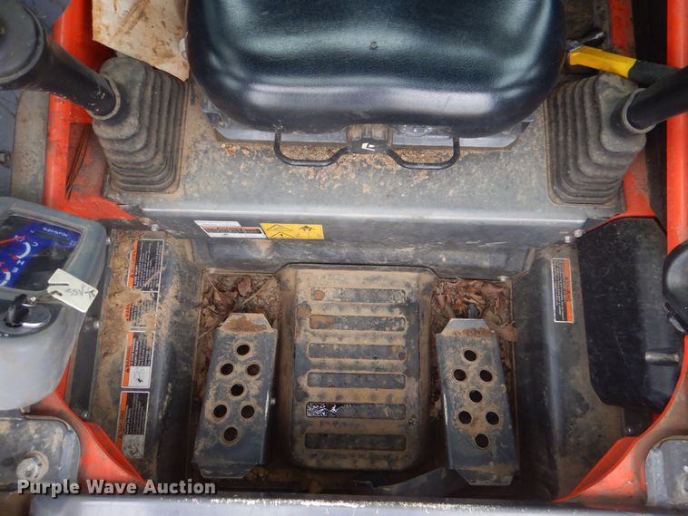 image for item DO1665 2016 Kubota SSV75 skid steer loader