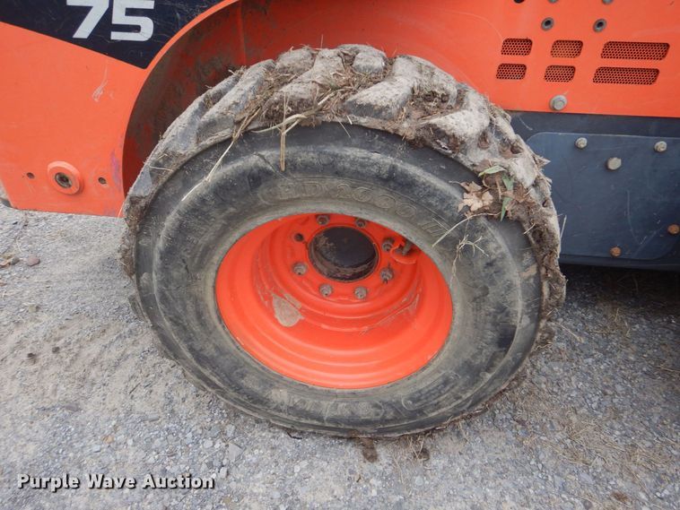 image for item DO1665 2016 Kubota SSV75 skid steer loader