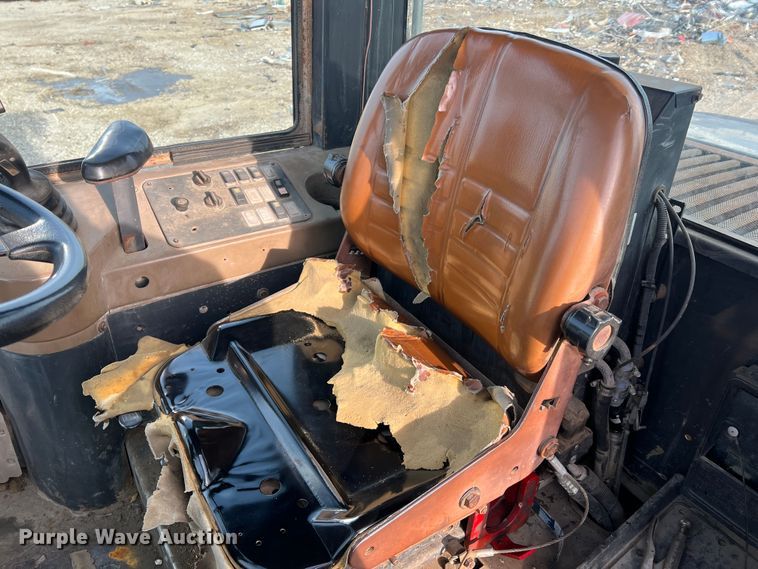 image for item DO2168 2004 Case 621D  wheel loader