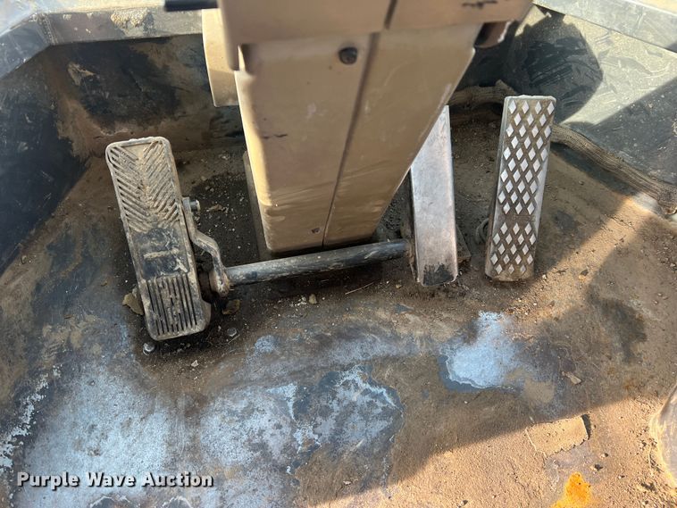 image for item DO2168 2004 Case 621D  wheel loader