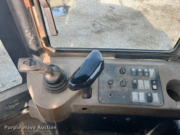 image for item DO2168 2004 Case 621D  wheel loader