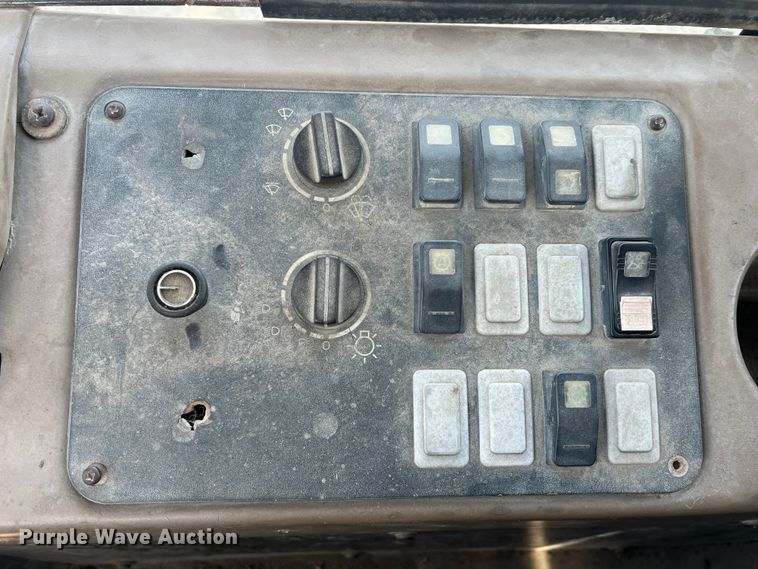 image for item DO2168 2004 Case 621D  wheel loader