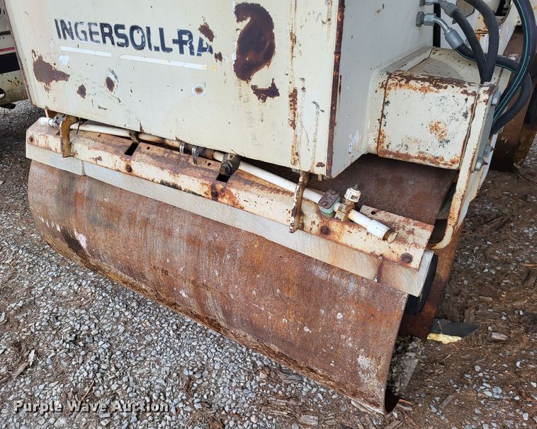 image for item DO3465 1998 Ingersoll Rand DD32  double drum vibratory roller