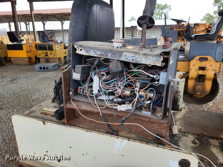 image for item DO3465 1998 Ingersoll Rand DD32  double drum vibratory roller