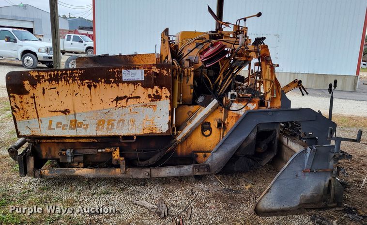 image for item DO3467 2000 Lee Boy L8500T  paver