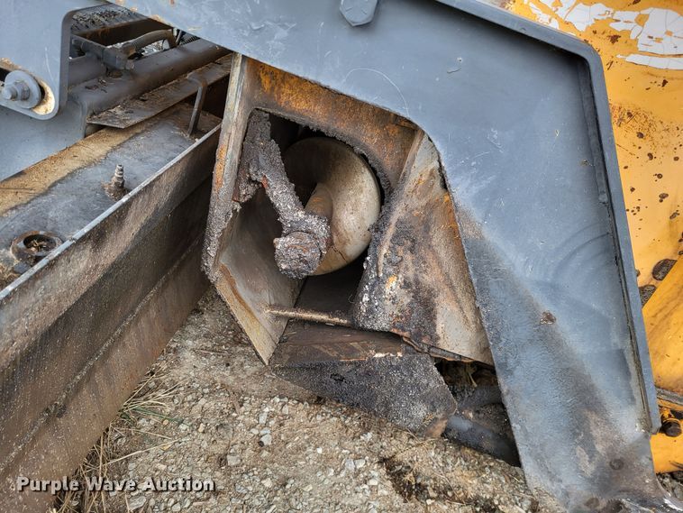 image for item DO3467 2000 Lee Boy L8500T  paver