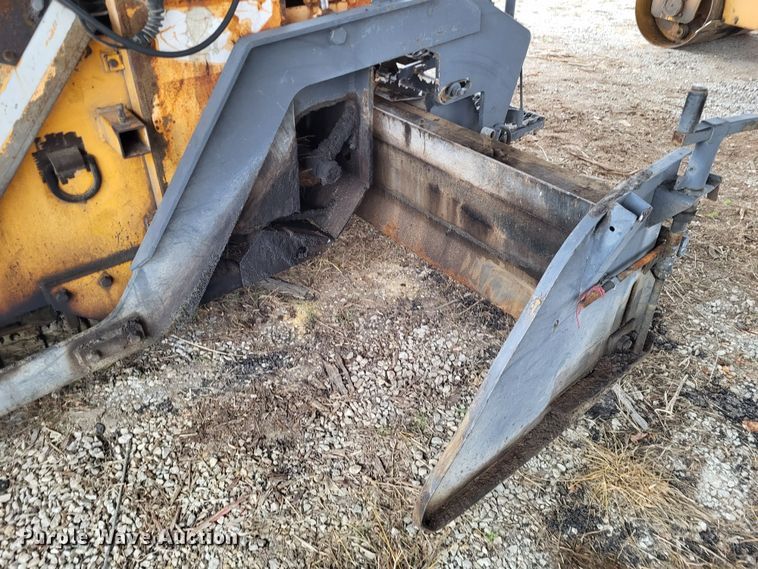 image for item DO3467 2000 Lee Boy L8500T  paver