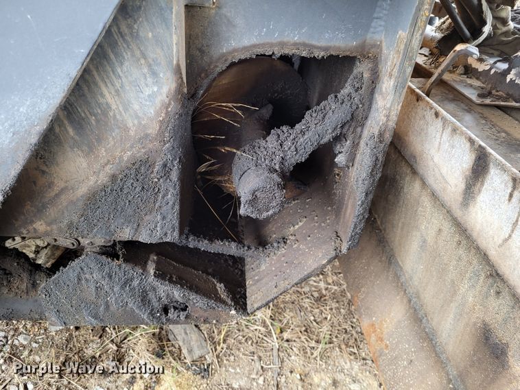 image for item DO3467 2000 Lee Boy L8500T  paver