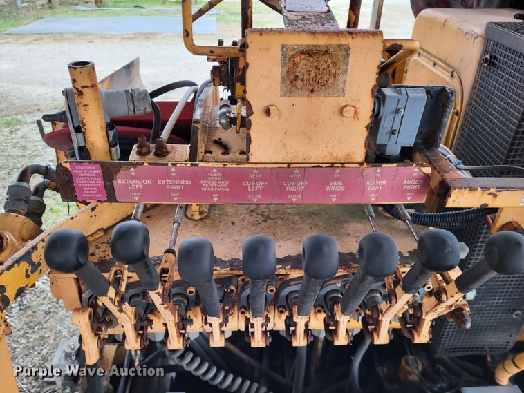 image for item DO3467 2000 Lee Boy L8500T  paver