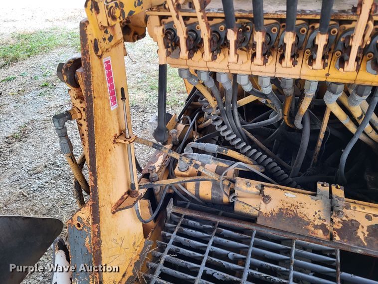 image for item DO3467 2000 Lee Boy L8500T  paver