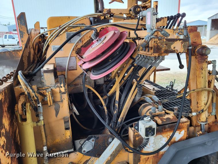 image for item DO3467 2000 Lee Boy L8500T  paver