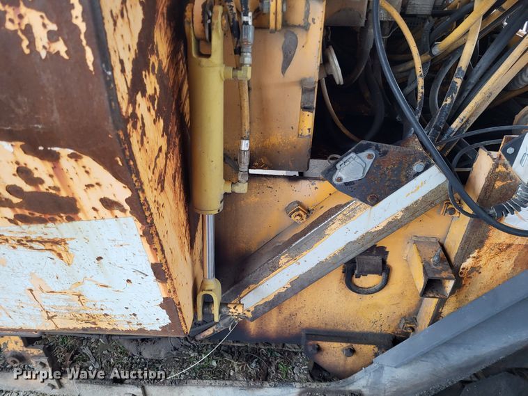 image for item DO3467 2000 Lee Boy L8500T  paver