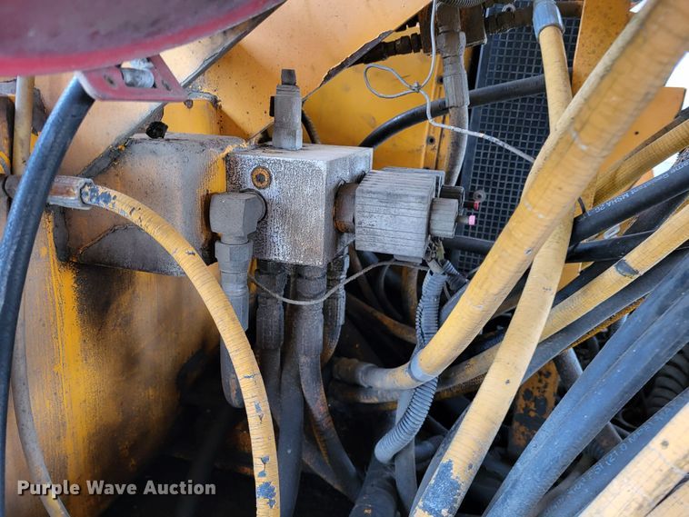 image for item DO3467 2000 Lee Boy L8500T  paver