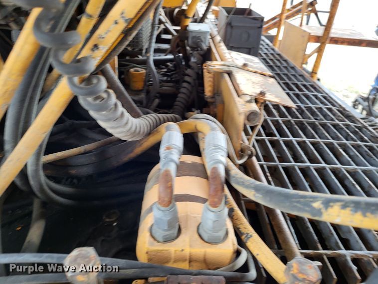 image for item DO3467 2000 Lee Boy L8500T  paver