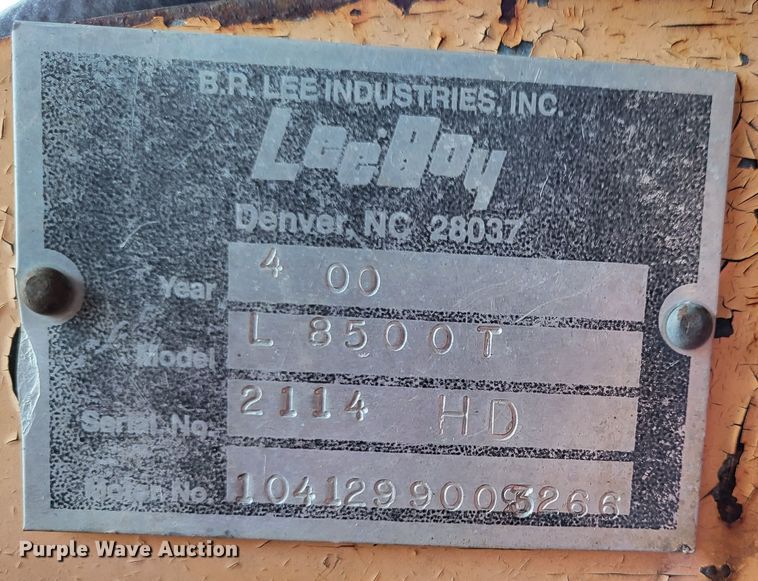 image for item DO3467 2000 Lee Boy L8500T  paver