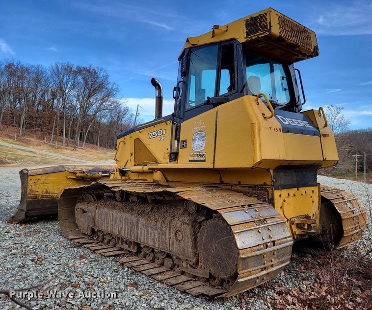 image for item DO3481 2007 John Deere 750J LGP  dozer