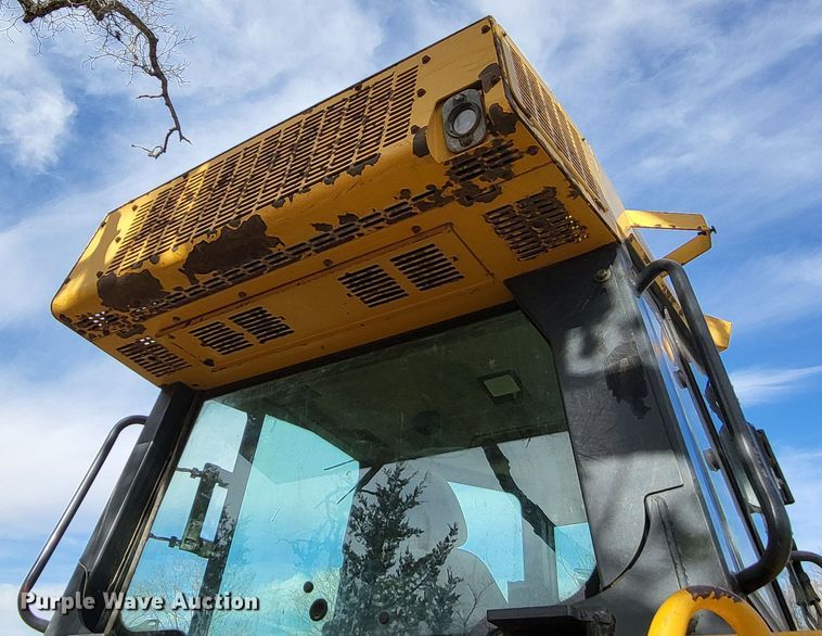 image for item DO3481 2007 John Deere 750J LGP  dozer