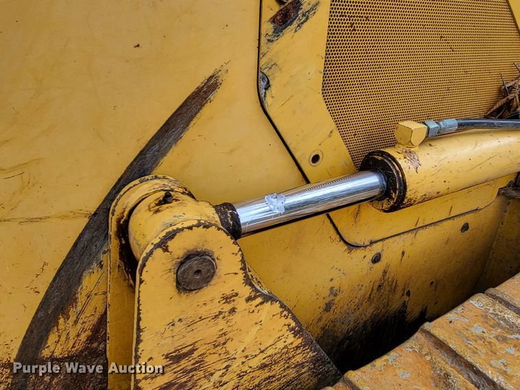 image for item DO3481 2007 John Deere 750J LGP  dozer