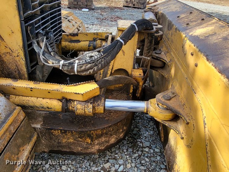 image for item DO3481 2007 John Deere 750J LGP  dozer