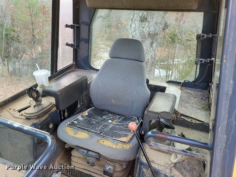 image for item DO3481 2007 John Deere 750J LGP  dozer