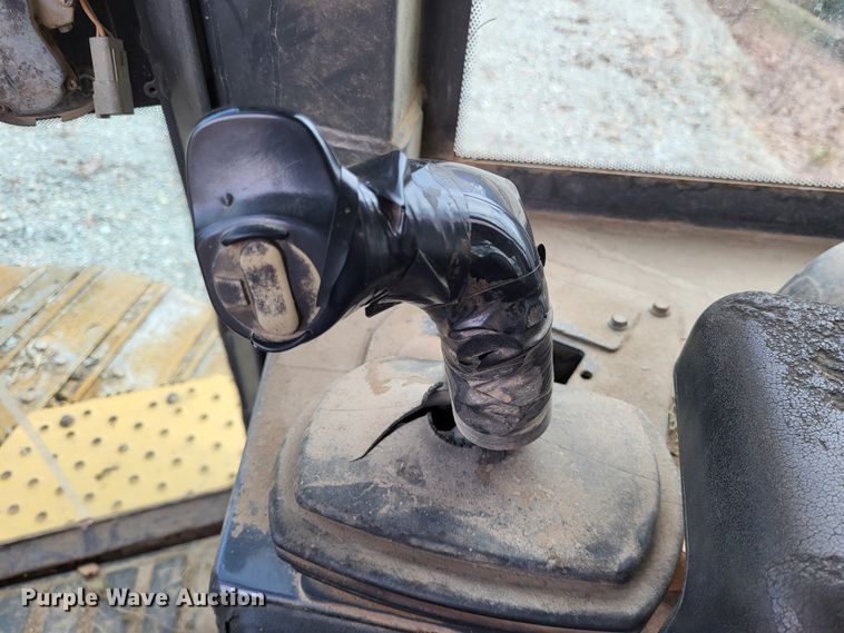 image for item DO3481 2007 John Deere 750J LGP  dozer