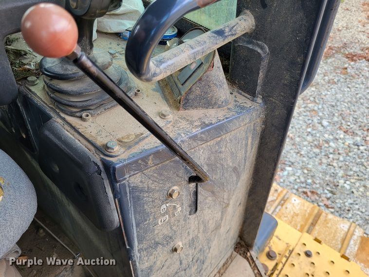 image for item DO3481 2007 John Deere 750J LGP  dozer