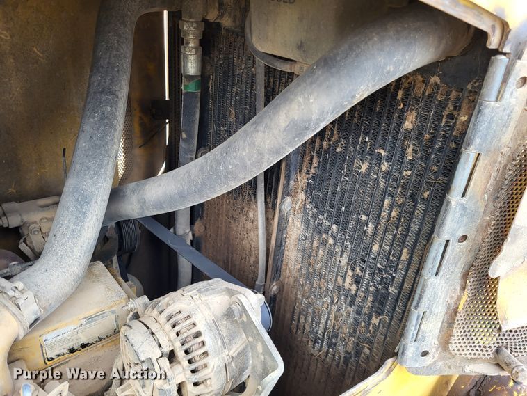 image for item DO3481 2007 John Deere 750J LGP  dozer